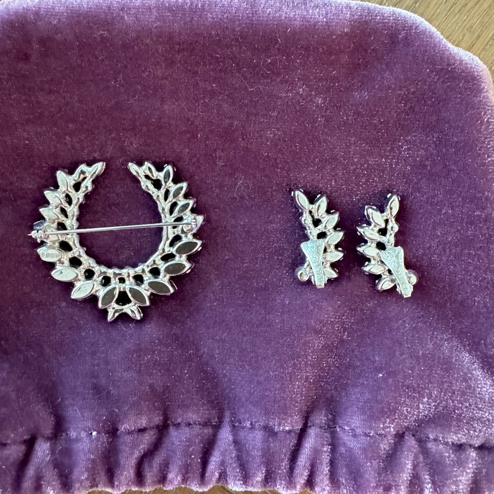 B David Brooch and Earring Set - Picture 4 of 8